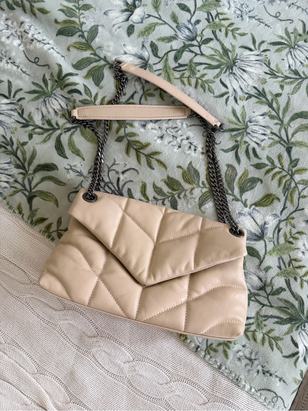 Quilted Genuine Leather puffer Shoulder Bag - Beige